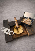 Load image into Gallery viewer, WINSTON ASHTRAY GIFT BOX
